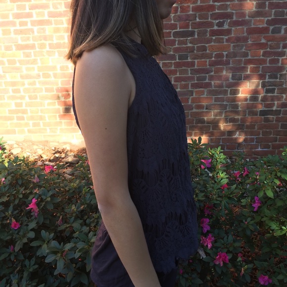 SIZE SM HIGH NECK TOP - Picture 2 of 2